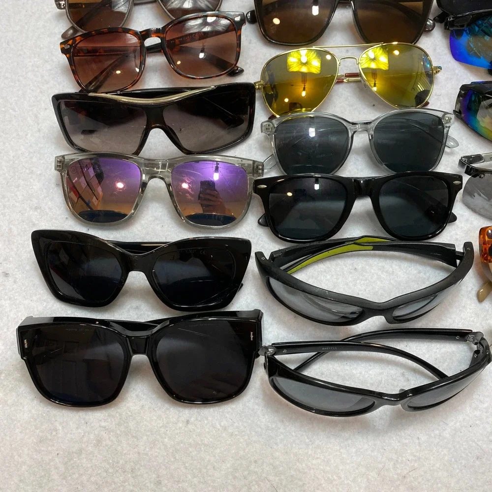 Lot Of 20 Sunglasses Unisex OS Multi-Color Guess Southpole Aviator Sporty Retro